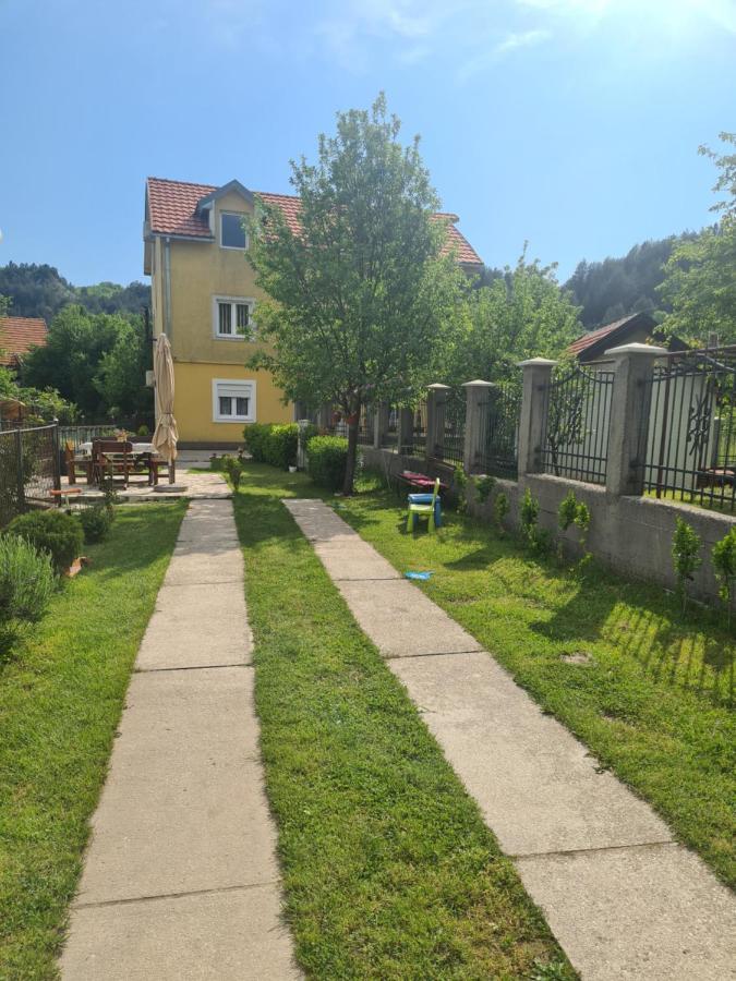Lucic Guesthouse Τσέτινιε Εξωτερικό φωτογραφία